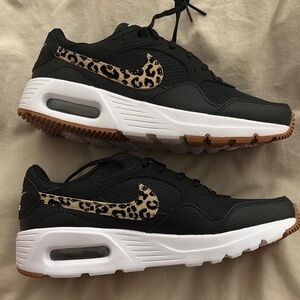 Nike Women's Black and Leopard Print Air Max SC
